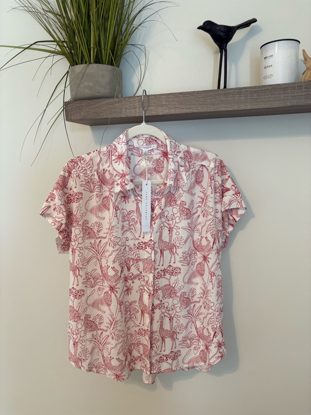 Jane+Delancey NWT  Short-Sleeve Button-Down with Red Botanical & Animal Print